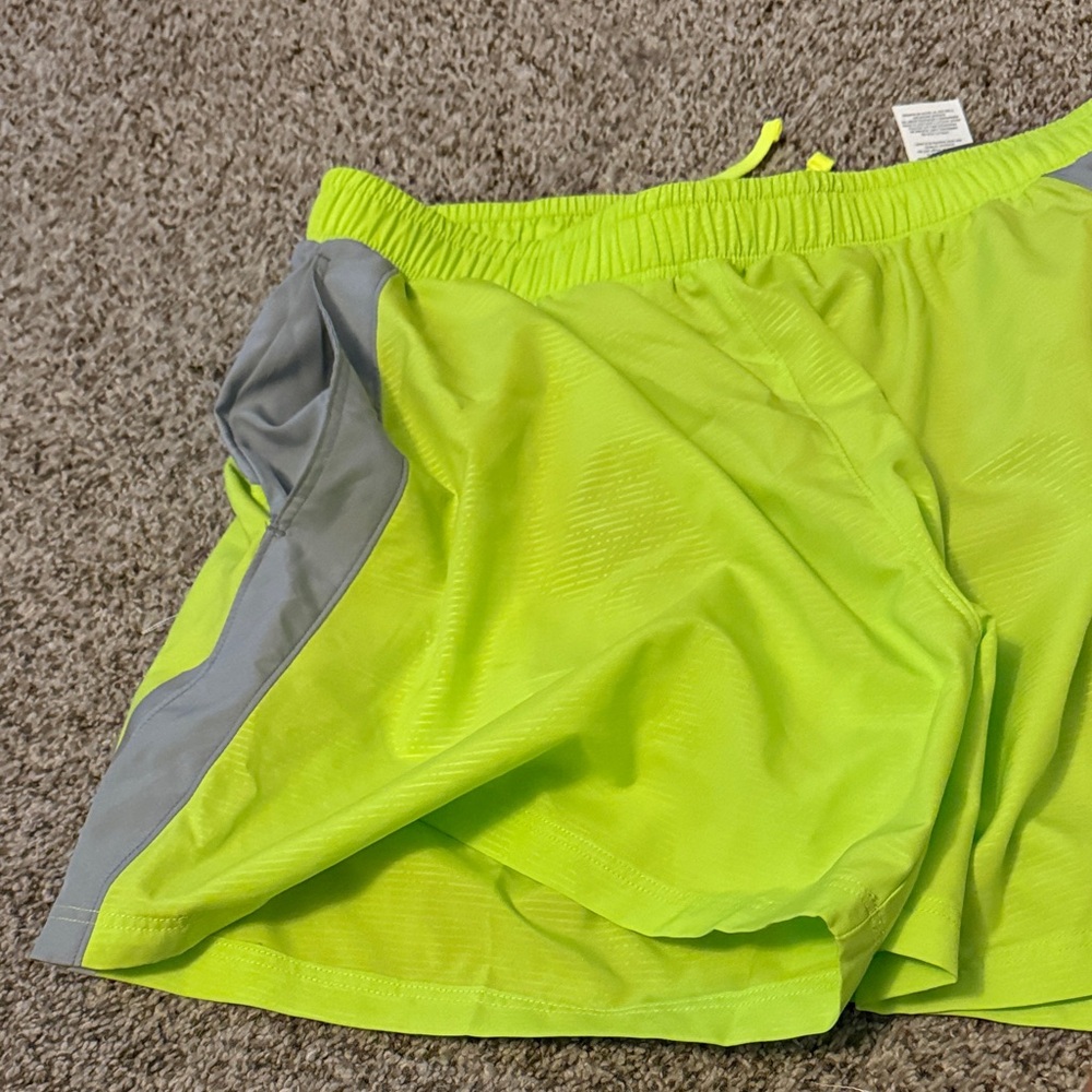 ASICS Men's Neon Green and Gray Athletic Shorts NWT - Picture 8 of 8